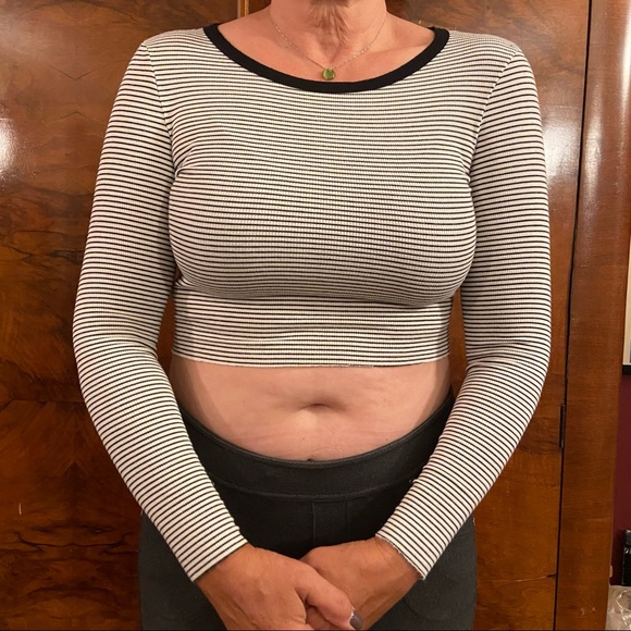 Michelle by Commune striped, cropped top with long sleeves - Picture 2 of 3